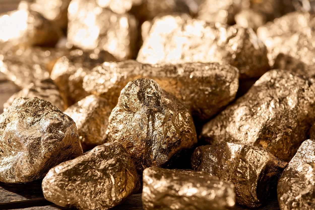 Золото достигает небывалой цены в $3050 за унцию